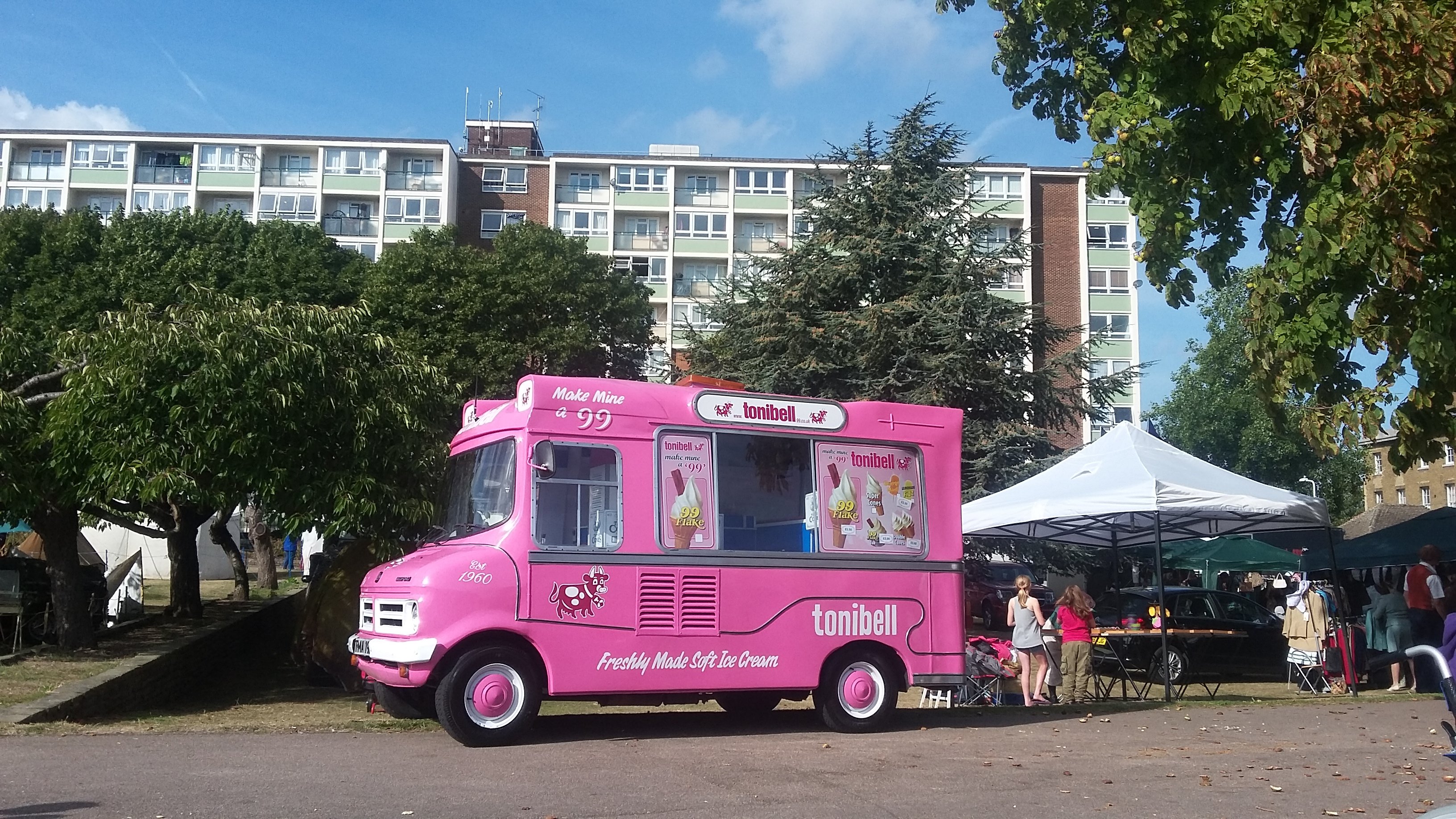 Vintage wedding ice cream van hire at tonibell Wedding Caterer