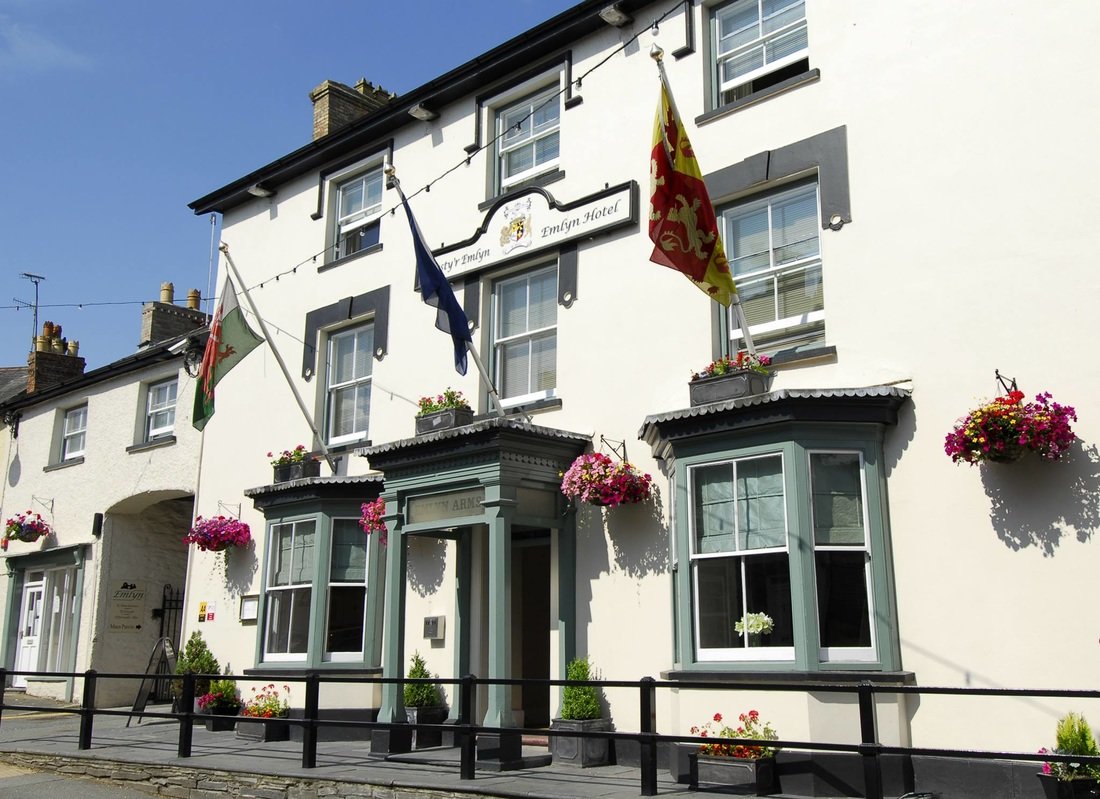 Gwesty'r Emlyn Hotel Wedding venue Bridebook