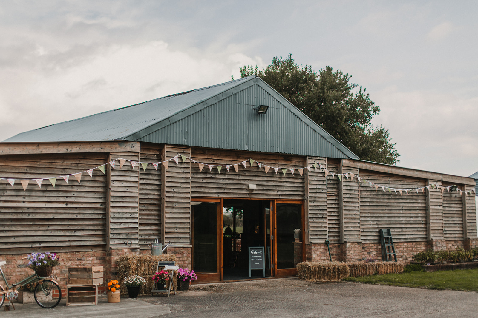 Setcops Farm Cottages Barn Wedding Venues Bridebook